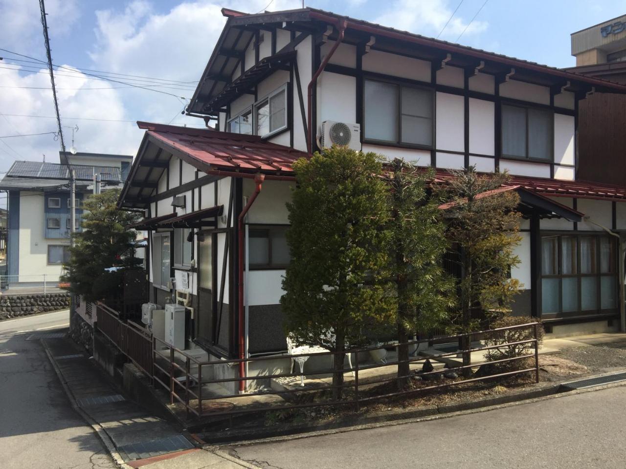 טקיאמה Guest House Hinode מראה חיצוני תמונה